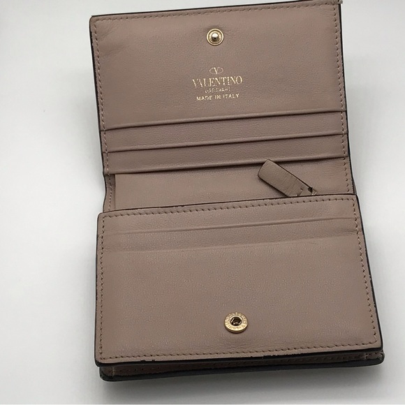 EUC SMALL ROCKSTUD CALFSKIN WALLET   RETAIL $490 - Picture 6 of 16